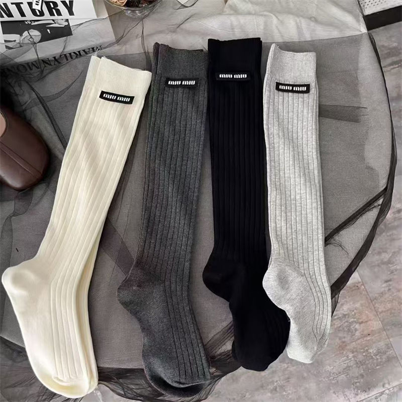 MiuMiuパロディ靴下 韓国 安い