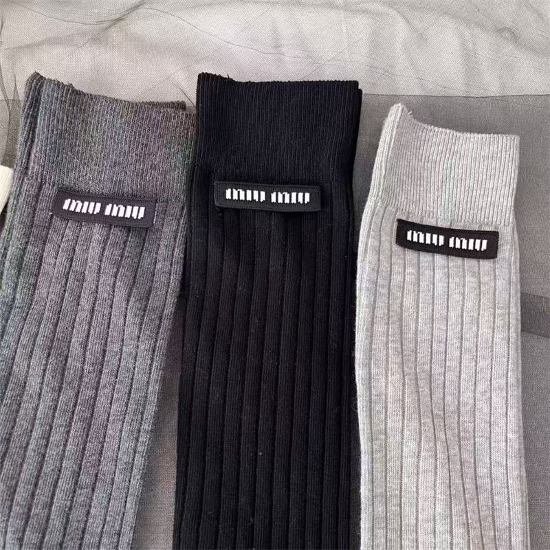 ミュウミュウ激安靴下メンズ