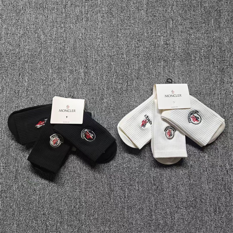 Monclerパロディ靴下 韓国