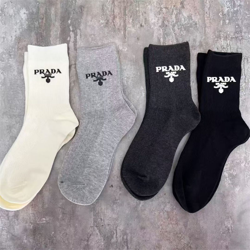 プラダ厚手ソックス 冬秋