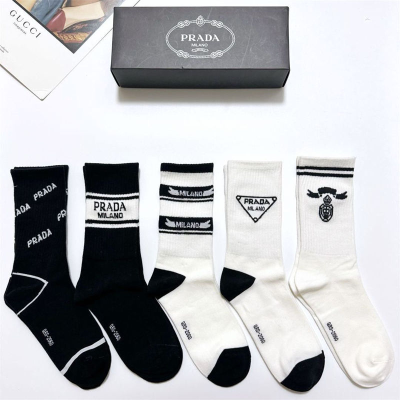 Pradaパロディ靴下 韓国