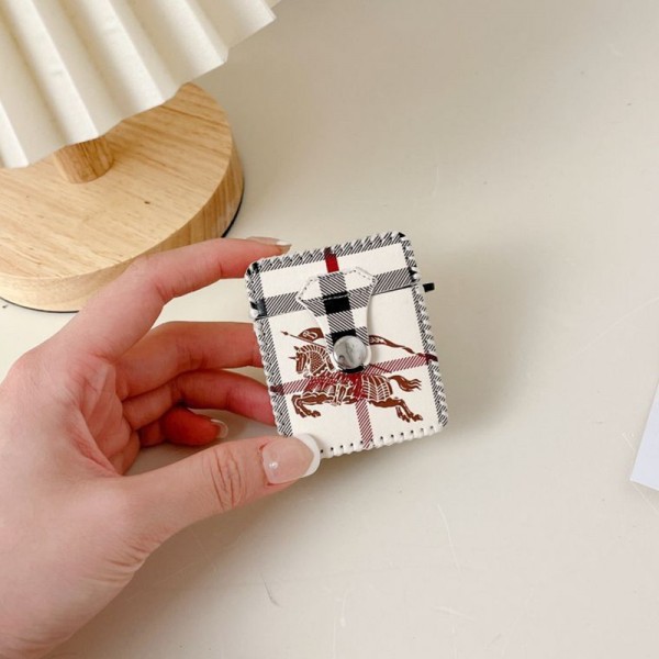 Burberry バーバリー 第3世代 airpods Pro3/4/pro2 ケース ハイブランド 落下防止ブランド Airpods Pro3/Pro2/3 4カバーメンズ レディースairpods Pro3 4 pro2ケース シリコンairpods Pro3/pro2/4 3ケース ストラップ付き