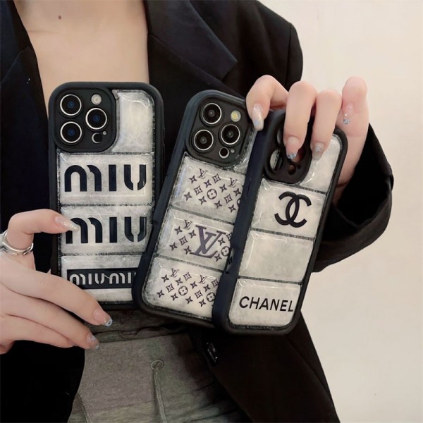 Chanel シャネルアイフォン16 pro max 15 plus 14pro ブランドケース耐衝撃のiPhone 15 pro max 14  13 12 plusスマホケースアイフォン15/14 13pro 12 ケースブランド 手触り良い 男女兼用iPhone 15 14 16 pro maxケースカバー