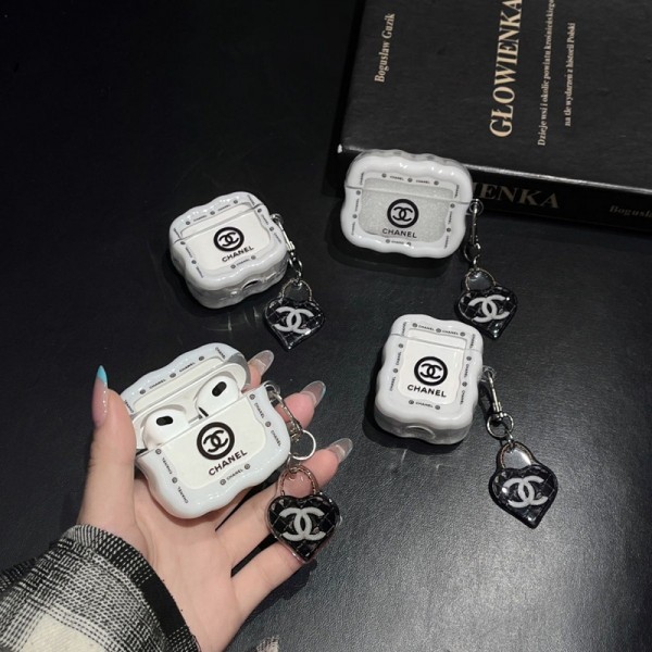 Chanel シャネルブランド Airpods Pro3/4/3/Pro2ケース 保護 エアーポッズ 第四世代ケース 便利 カラビナ付き軽量 エアーポッズ プロ3/4/プロ2/3カバー 紛失防止ブランド Airpods Pro3/Pro2/3 4メンズ レディース
