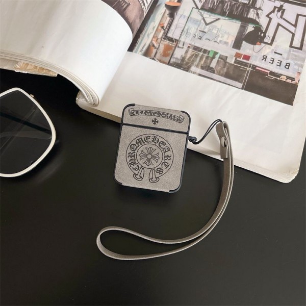 クロムハーツ Chrome Heartsブランド Airpods 4/3/Pro2ケース 保護 エアーポッズ 第四世代ケース 便利 カラビナ付きブランド Airpods Pro2/3 4メンズ レディースairpods 4 pro2ケース シリコン