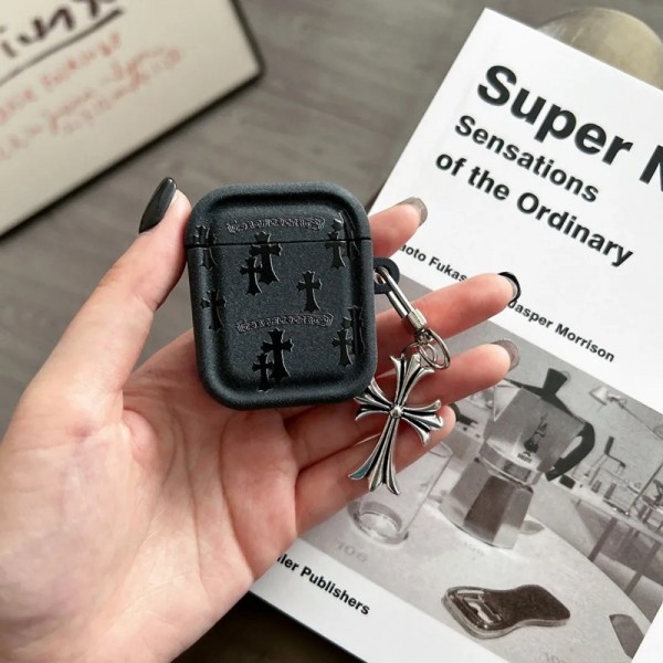クロムハーツ Chrome Hearts 第3世代 airpods Pro3/4/pro2 ケース ハイブランド 落下防止軽量 エアーポッズ プロ3/4/プロ2/3カバー 紛失防止airpods Pro3 4 pro2ケース シリコンairpods Pro3/pro2/4 3ケース ストラップ付き