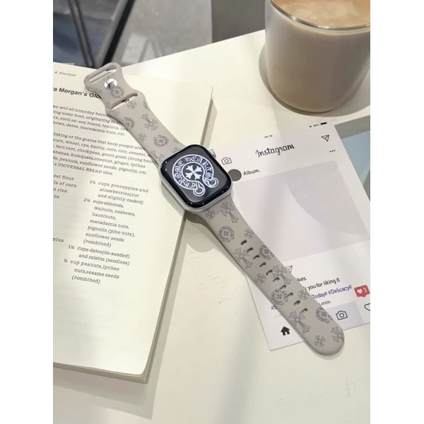 クロムハーツ Chrome Heartsモノグラム アップルウォッチSE3 11 SE2バンド 38mm-49mm レザー製芸能人愛用 アップルウォッチUltra2，Apple Watch 11 9 10ベルト 腕時計 ストラップapple watch SE3 se2ストラップ ファッションApple Watch ベルト シリコン