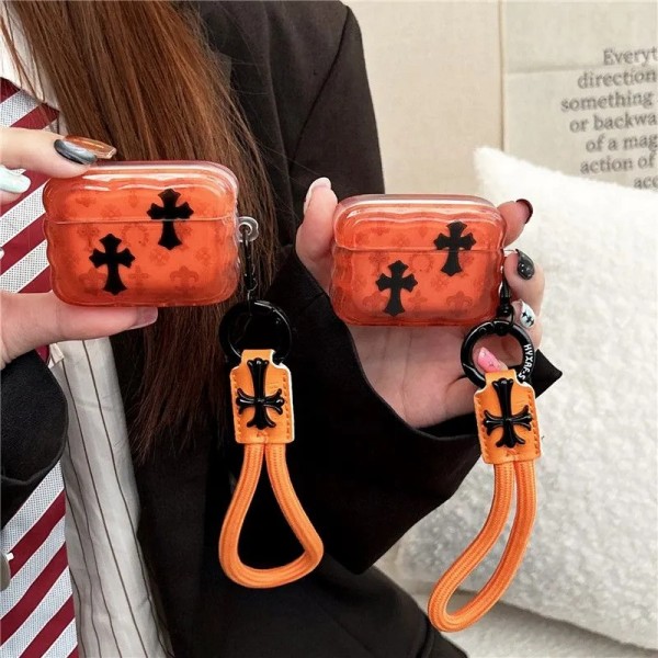 クロムハーツ Chrome Hearts 第3世代 airpods Pro3/4/pro2 ケース ハイブランド 落下防止軽量 エアーポッズ プロ3/4/プロ2/3カバー 紛失防止airpods Pro3 4 pro2ケース シリコンairpods Pro3/pro2/4 3ケース ストラップ付き