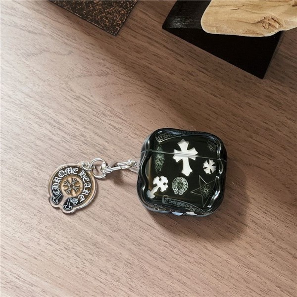 クロムハーツ Chrome Heartsブランド Airpods Pro3/4/3/Pro2ケース 保護軽量 エアーポッズ プロ3/4/プロ2/3カバー 紛失防止airpods Pro3 4 pro2ケース シリコンairpods Pro3/pro2/4 3ケース ストラップ付き