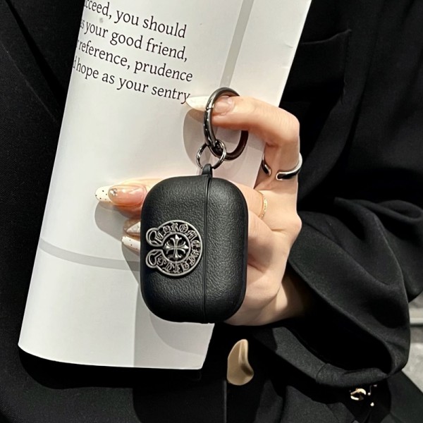 クロムハーツ Chrome Heartsブランド Airpods Pro3/4/3/Pro2ケース 保護 エアーポッズ 第四世代ケース 便利 カラビナ付きブランド Airpods Pro3/Pro2/3 4メンズ レディースairpods Pro3 4 pro2ケース シリコン
