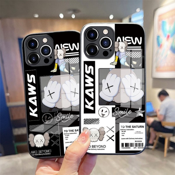 Kaws カウズ アイフォン15 plus 14pro 16 pro maxブランドケース耐衝撃のiPhone 15 pro max 14  13 12 plusスマホケースブランドiPhone 15 14 16プロマックススマホカバー激安アイフォン15/14 13pro 12 miniケースブランド 手触り良い 