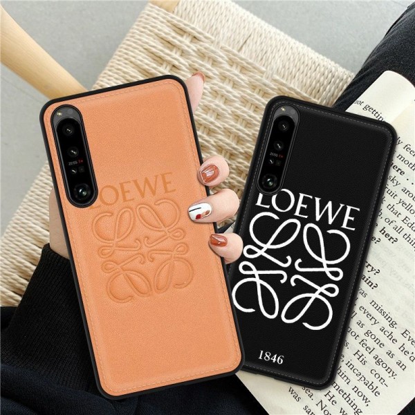 ブランド ロエベ Galaxy s23 s24 ultraケース 華やかレザー Loewe ギャラクシーs22 s21 plus ultra/a53カバー 薄型 スリム 放熱性よい iPhone15 16 pro max/13mini/12 pro/11スマホケース 個性 おしゃれ XPERIA 1 10 V/1/5/10 IV ケースカバー 落下保護 セレブ愛用 メンズ レディース