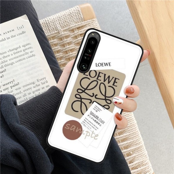 ブランド ロエベ Galaxy s23 s24 ultraケース 華やかレザー Loewe ギャラクシーs22 s21 plus ultra/a53カバー 薄型 スリム 放熱性よい iPhone15 16 pro max/13mini/12 pro/11スマホケース 個性 おしゃれ XPERIA 1 10 V/1/5/10 IV ケースカバー 落下保護 セレブ愛用 メンズ レディース