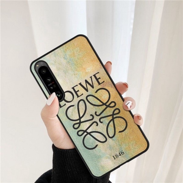 ブランド ロエベ Galaxy s23 s24 ultraケース 華やかレザー Loewe ギャラクシーs22 s21 plus ultra/a53カバー 薄型 スリム 放熱性よい iPhone15 16 pro max/13mini/12 pro/11スマホケース 個性 おしゃれ XPERIA 1 10 V/1/5/10 IV ケースカバー 落下保護 セレブ愛用 メンズ レディース