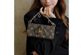 ルイヴィトン Dior プラダ iphone 16 Galaxy s25 スマホケース フェンディ靴下