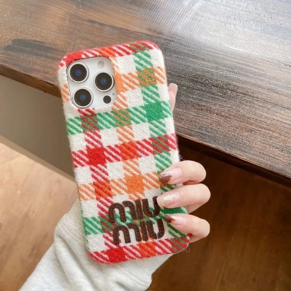 ミュウミュウ MiuMiu耐衝撃のiPhone Air 17pro 16e 15 pro max 14  13 12 plusスマホケースアイフォン17/air/15/14 13pro 12 16+ケースブランド 手触り良い 男女兼用iPhone  Air 15 14 16 17pro maxケースカバーアップル 15+ 14pro 16e 17ブランドスマホカバー薄型オシャレ