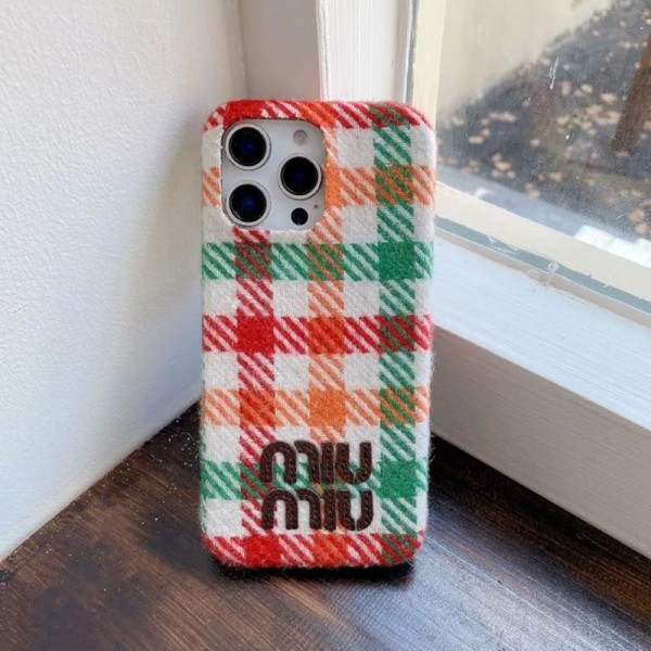 ミュウミュウ MiuMiu耐衝撃のiPhone Air 17pro 16e 15 pro max 14  13 12 plusスマホケースアイフォン17/air/15/14 13pro 12 16+ケースブランド 手触り良い 男女兼用iPhone  Air 15 14 16 17pro maxケースカバーアップル 15+ 14pro 16e 17ブランドスマホカバー薄型オシャレ
