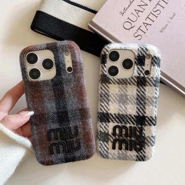 ミュウミュウ MiuMiuアイフォンAir /16プロ マックス/15 17 プロ/16カバー 落下防止耐衝撃のiPhone Air 17pro 16e 15 pro max 14  13 12 plusスマホケースブランドiPhone  16プロマックス15 14 17 Air スマホカバー激安アイフォン17/air/15/14 13pro 12 16+ケースブランド 手触り良い 