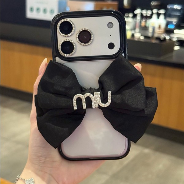 ミュウミュウ MiuMiuアイフォン17 air 16 pro max 15 plus 14pro 16e ブランドケースアイフォンAir /16プロ マックス/15 17 プロ/16カバー 落下防止アイフォン17/17e/15/14 13pro 12 16+ケースブランド 手触り良い 男女兼用iPhone  Air 15 14 16 17pro maxケースカバー