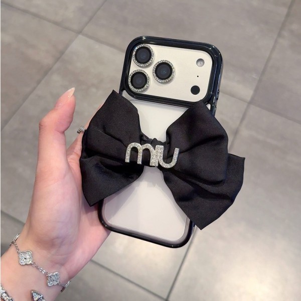 ミュウミュウ MiuMiuアイフォン17 air 16 pro max 15 plus 14pro 16e ブランドケースアイフォンAir /16プロ マックス/15 17 プロ/16カバー 落下防止アイフォン17/17e/15/14 13pro 12 16+ケースブランド 手触り良い 男女兼用iPhone  Air 15 14 16 17pro maxケースカバー