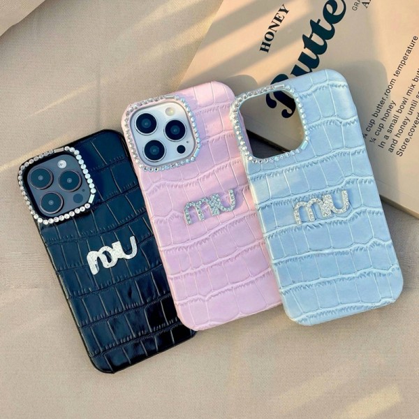 ミュウミュウ MiuMiuアイフォンAir /16プロ マックス/15 17 プロ/16カバー 落下防止耐衝撃のiPhone Air 17pro 16e 15 pro max 14  13 12 plusスマホケースアイフォン17/air/15/14 13pro 12 16+ケースブランド 手触り良い 男女兼用iPhone  Air 15 14 16 17pro maxケースカバー