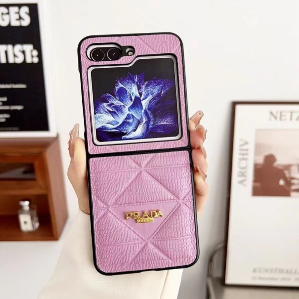 Prada プラダSamsung Z Flip5 4スマホケース気質オシャレ Galaxy z flip5 4ブランドスマホケース ブランドギャラクシー Z Flip5 4カバー 落下保護Galaxy Z Flip5/4ケース 高級感 シンプル 逸品