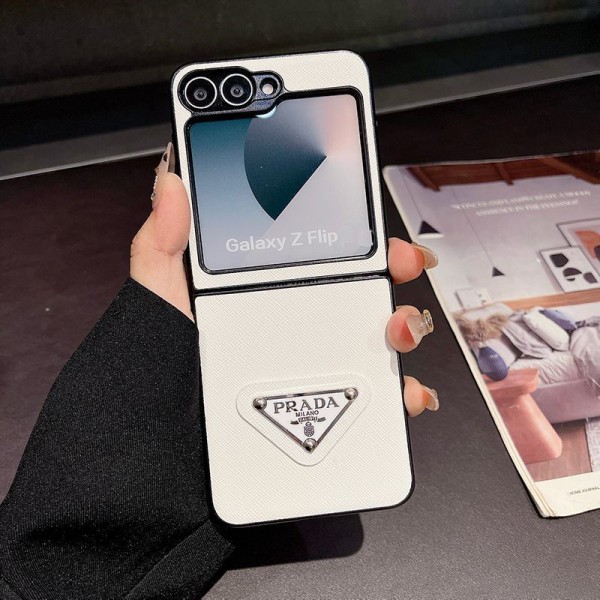 Prada プラダブランド Samsung Z Fold 7 6 5 4 flip 7 6 5 4スマホカバー 流行りGalaxy Z Flip7 5 4 6スマホケース 携帯カバー Prada ギャラクシー Z Fold6 7 5/Fold7 5 4 6ケース ビジネス 高品質 メンズGalaxy Z Flip7/6/5/4ケース 高級感 シンプル 逸品