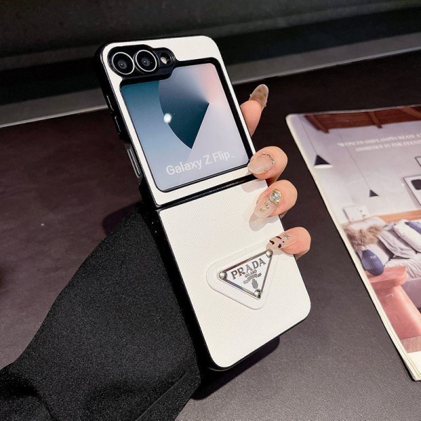 Prada プラダブランド Samsung Z Fold 7 6 5 4 flip 7 6 5 4スマホカバー 流行りGalaxy Z Flip7 5 4 6スマホケース 携帯カバー Prada ギャラクシー Z Fold6 7 5/Fold7 5 4 6ケース ビジネス 高品質 メンズGalaxy Z Flip7/6/5/4ケース 高級感 シンプル 逸品