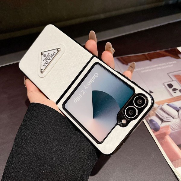Prada プラダブランド Samsung Z Fold 7 6 5 4 flip 7 6 5 4スマホカバー 流行りGalaxy Z Flip7 5 4 6スマホケース 携帯カバー Prada ギャラクシー Z Fold6 7 5/Fold7 5 4 6ケース ビジネス 高品質 メンズGalaxy Z Flip7/6/5/4ケース 高級感 シンプル 逸品