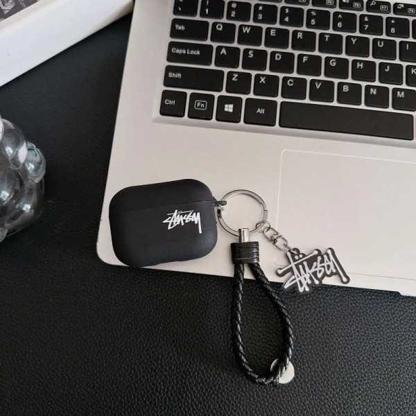 Stussy ステューシーブランド Airpods Pro3/4/3/Pro2ケース 保護 エアーポッズ 第四世代ケース 便利 カラビナ付き 第3世代 airpods Pro3/4/pro2 ケース ハイブランド 落下防止軽量 エアーポッズ プロ3/4/プロ2/3カバー 紛失防止