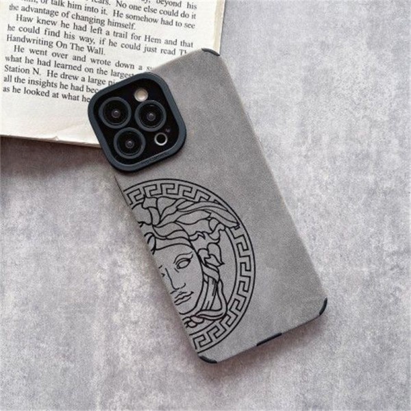 Versace ヴェルサーチハイブランドiphone16e 14 Pro Max 15 Plusケースカバー耐衝撃のiPhone  16e 15 pro max 14  13 12 plusスマホケースアイフォン15/14 13pro 12 16+ケースブランド 手触り良い 男女兼用iPhone 15 14 16 pro maxケースカバー