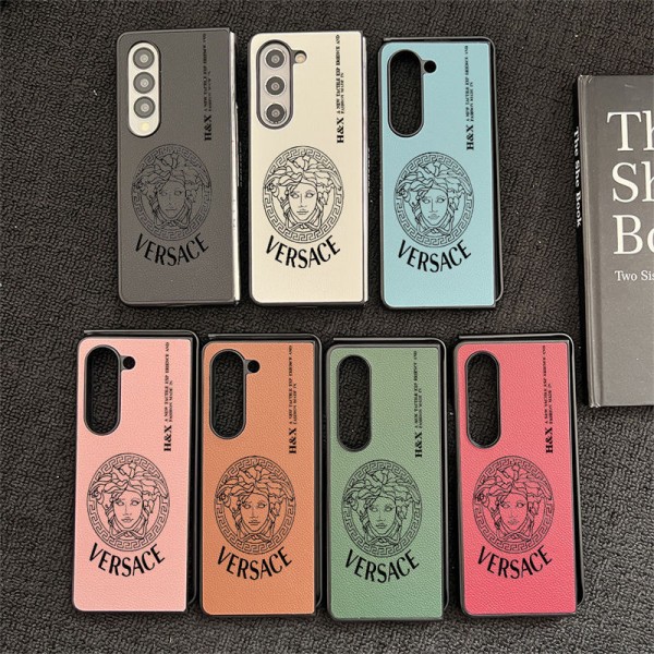 Versace ヴェルサーチブランド Samsung Z Fold 7 6 5 4 flip 7 6 5 4スマホカバー 流行りかわいいGalaxy Z flip Fold 5 4 6 7 ケース 耐衝撃レザーブランドVersaceギャラクシー Z Flip7 5 4 6カバー 落下保護Galaxy Z Flip7/6/5/4ケース 高級感 シンプル 逸品