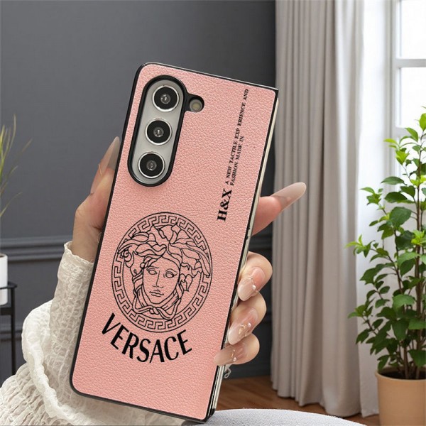Versace ヴェルサーチブランド Samsung Z Fold 7 6 5 4 flip 7 6 5 4スマホカバー 流行りかわいいGalaxy Z flip Fold 5 4 6 7 ケース 耐衝撃レザーブランドVersaceギャラクシー Z Flip7 5 4 6カバー 落下保護Galaxy Z Flip7/6/5/4ケース 高級感 シンプル 逸品