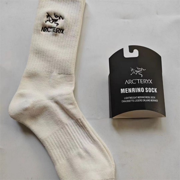 ARC'TERYX アークテリクスソックス ブランド スポーツ コピーパロディ靴下 韓国 安いブランド激安靴下メンズレディーススーパーコピー冷え性対策グッズ 靴下 ソックス ハイブランド あったかグッズ 