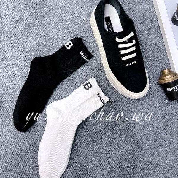 Balenciaga 靴下 メンズ バレンシアガ ソックス 韓国ブランド コピー ハイブランド スットキング 2足セット  涼しい ムレない おしゃれ 綿 春夏秋 靴下夏 綿 薄手 通気性 おしゃれ スポーツ くつしたランニング ゴルフ靴下 吸汗速乾 蒸れない スニーカーソックス