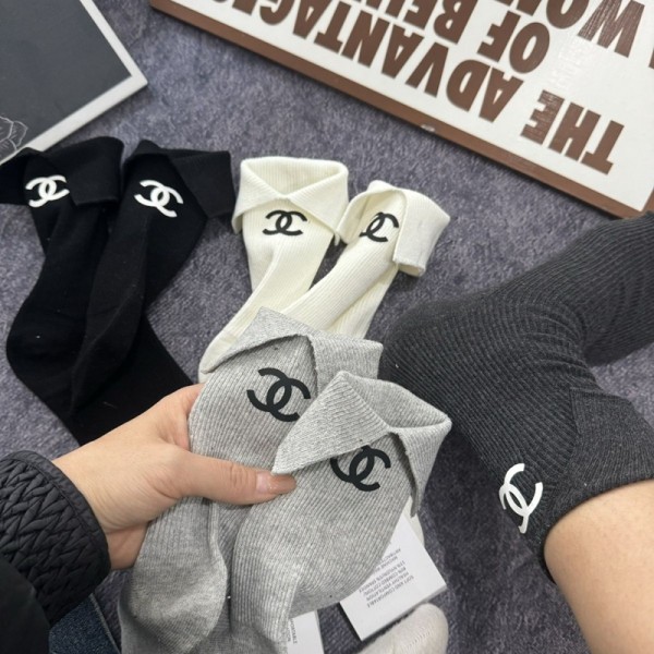 Chanel シャネルブランド靴下 偽物パロディ靴下 韓国 安いブランド激安靴下メンズレディーススーパーコピー 保温 ルームソックス ブランド通販
