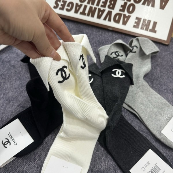 Chanel シャネルブランド靴下 偽物パロディ靴下 韓国 安いブランド激安靴下メンズレディーススーパーコピー 保温 ルームソックス ブランド通販