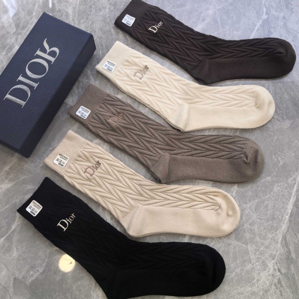 Dior ディオールブランド靴下 偽物ハイソックス ブランド スポーツ コピー冷え性対策グッズ 靴下 ソックス ハイブランド あったかグッズ  保温 ルームソックス ブランド通販