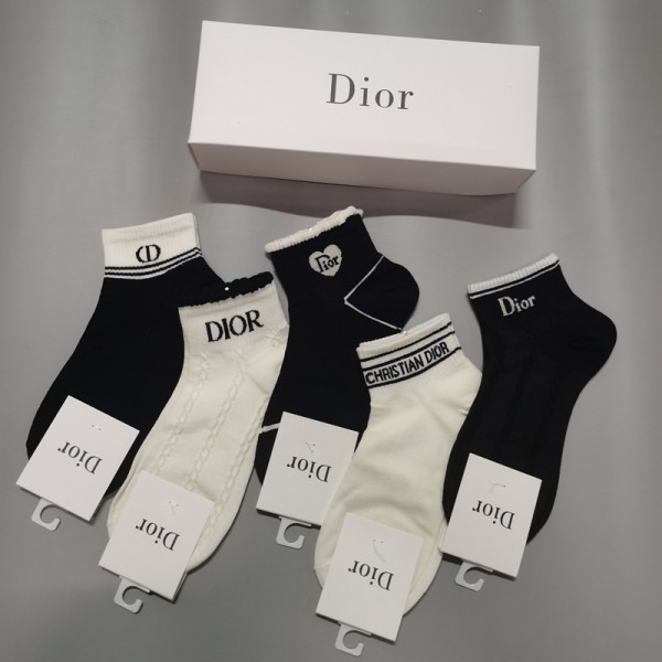 Dior ディオール韓国ブランド コピー 靴下ハイブランド 涼しい ムレない おしゃれ 綿 春夏秋 靴下夏 綿 薄手 通気性 おしゃれ スポーツ くつしたランニング ゴルフ靴下 吸汗速乾 蒸れない スニーカーソックス
