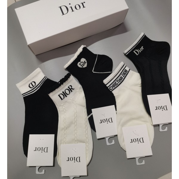 Dior ディオール韓国ブランド コピー 靴下ハイブランド 涼しい ムレない おしゃれ 綿 春夏秋 靴下夏 綿 薄手 通気性 おしゃれ スポーツ くつしたランニング ゴルフ靴下 吸汗速乾 蒸れない スニーカーソックス