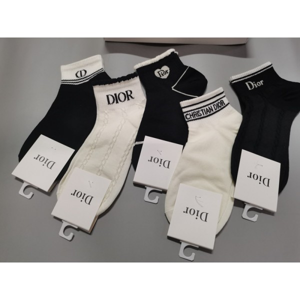 Dior ディオール韓国ブランド コピー 靴下ハイブランド 涼しい ムレない おしゃれ 綿 春夏秋 靴下夏 綿 薄手 通気性 おしゃれ スポーツ くつしたランニング ゴルフ靴下 吸汗速乾 蒸れない スニーカーソックス