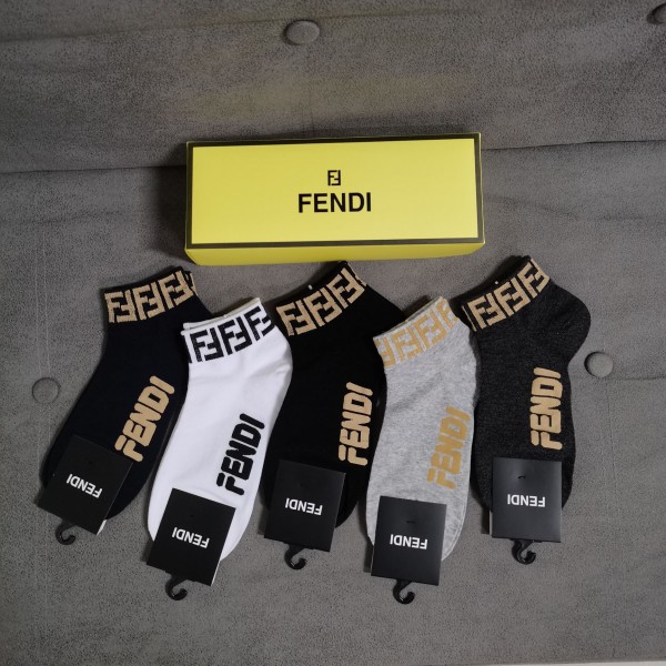Fendi フェンディ韓国ブランド コピー 靴下激安 ソックス ブランド フットカバー スニーカーイン夏 綿 薄手 通気性 おしゃれ スポーツ くつしたパロディ靴下 韓国 安い