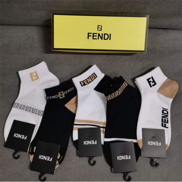 Fendi フェンディ激安 ソックス ブランド フットカバー スニーカーインハイブランド 涼しい ムレない おしゃれ 綿 春夏秋 靴下パロディ靴下 韓国 安いランニング ゴルフ靴下 吸汗速乾 蒸れない スニーカーソックス