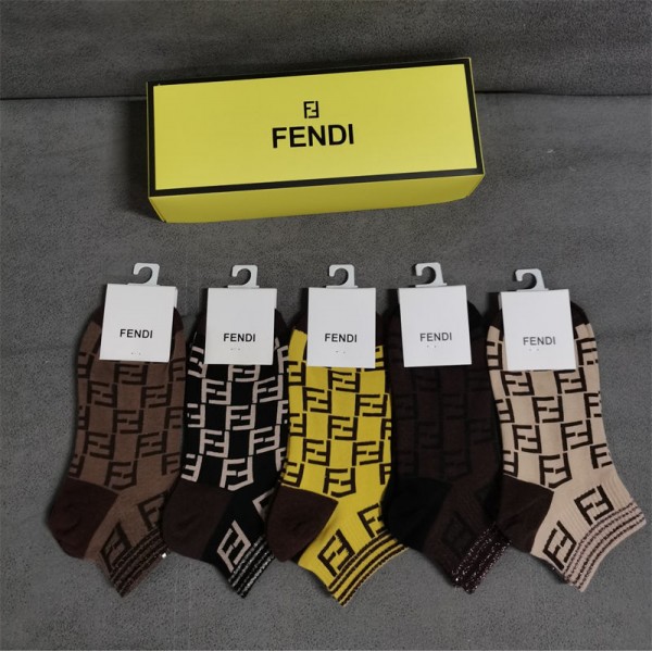 Fendi フェンディ韓国ブランド コピー 靴下激安 ソックス ブランド フットカバー スニーカーイン夏 綿 薄手 通気性 おしゃれ スポーツ くつしたランニング ゴルフ靴下 吸汗速乾 蒸れない スニーカーソックス