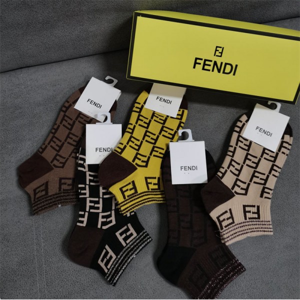 Fendi フェンディ韓国ブランド コピー 靴下激安 ソックス ブランド フットカバー スニーカーイン夏 綿 薄手 通気性 おしゃれ スポーツ くつしたランニング ゴルフ靴下 吸汗速乾 蒸れない スニーカーソックス