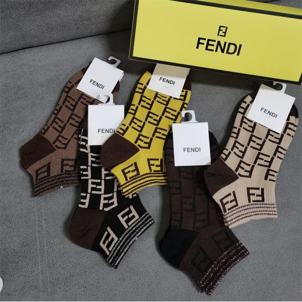 Fendi フェンディ韓国ブランド コピー 靴下激安 ソックス ブランド フットカバー スニーカーイン夏 綿 薄手 通気性 おしゃれ スポーツ くつしたランニング ゴルフ靴下 吸汗速乾 蒸れない スニーカーソックス