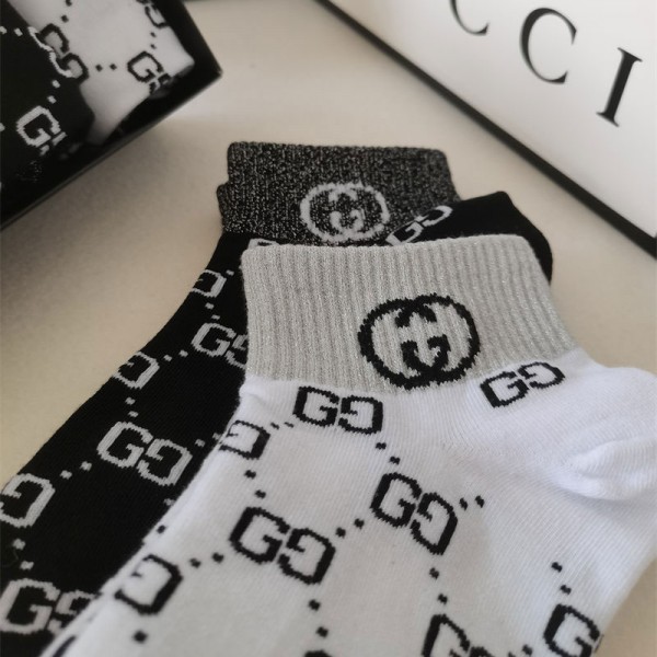 Gucci グッチ韓国ブランド コピー 靴下激安 ソックス ブランド フットカバー スニーカーインハイブランド 涼しい ムレない おしゃれ 綿 春夏秋 靴下夏 綿 薄手 通気性 おしゃれ スポーツ くつした