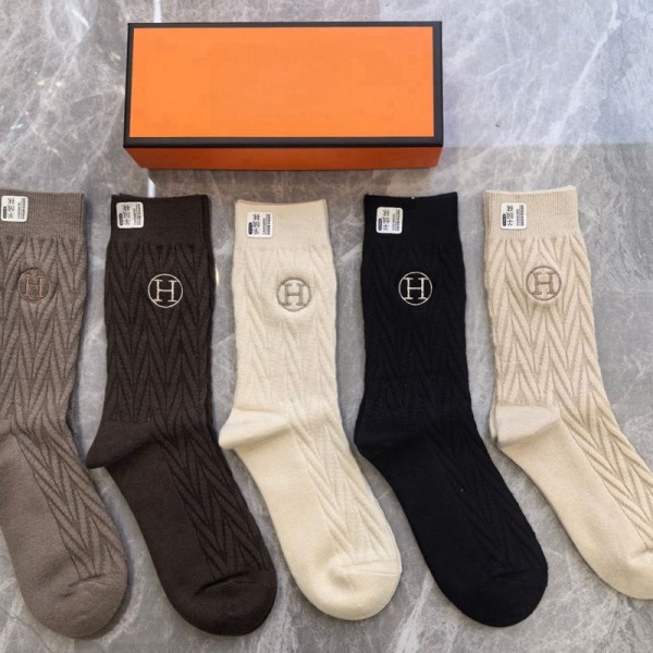 Hermes エルメスパロディ靴下 韓国 安い厚手ソックス 冬秋ブランド激安靴下メンズレディーススーパーコピー冷え性対策グッズ 靴下 ソックス ハイブランド あったかグッズ 