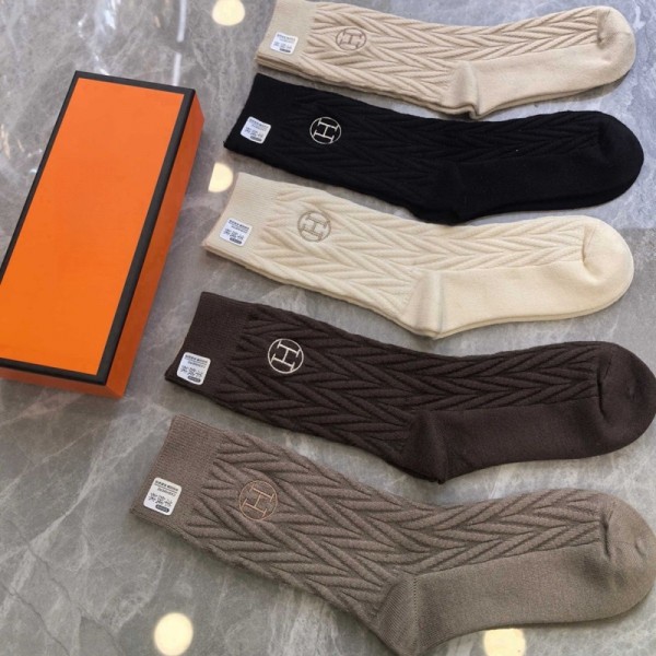 Hermes エルメスパロディ靴下 韓国 安い厚手ソックス 冬秋ブランド激安靴下メンズレディーススーパーコピー冷え性対策グッズ 靴下 ソックス ハイブランド あったかグッズ 