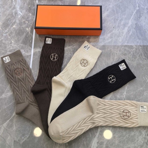 Hermes エルメスパロディ靴下 韓国 安い厚手ソックス 冬秋ブランド激安靴下メンズレディーススーパーコピー冷え性対策グッズ 靴下 ソックス ハイブランド あったかグッズ 